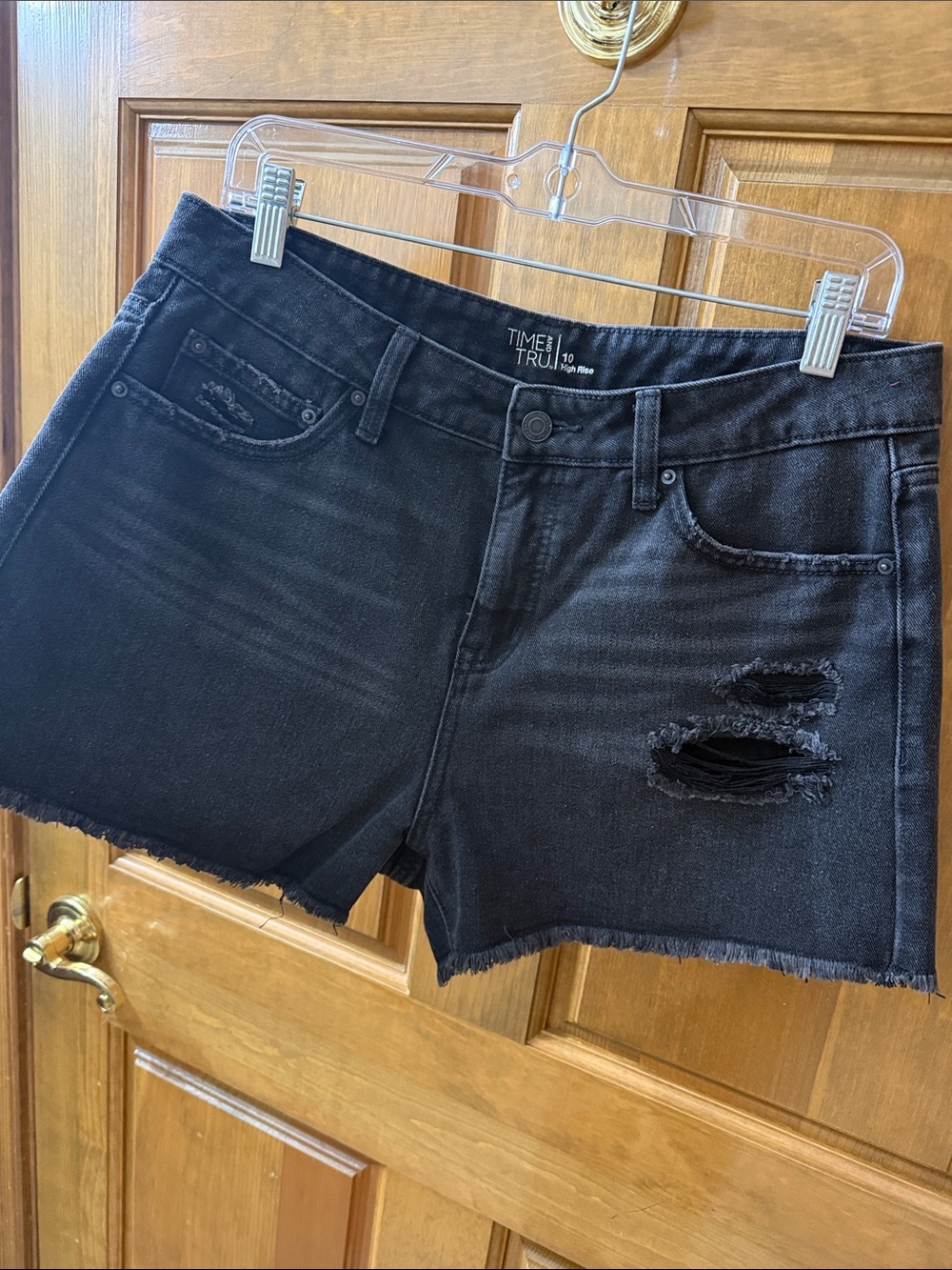 Time and Tru Black Distressed Frayed-Hem Denim High Rise Shorts